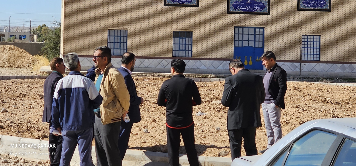 دهقان مدیرکل ورزش استان وخوبی مفاون توسعه وهیئت همراه امروزپنج شنیه ازپروژه های ورزشی شهرستان دیدن کردن