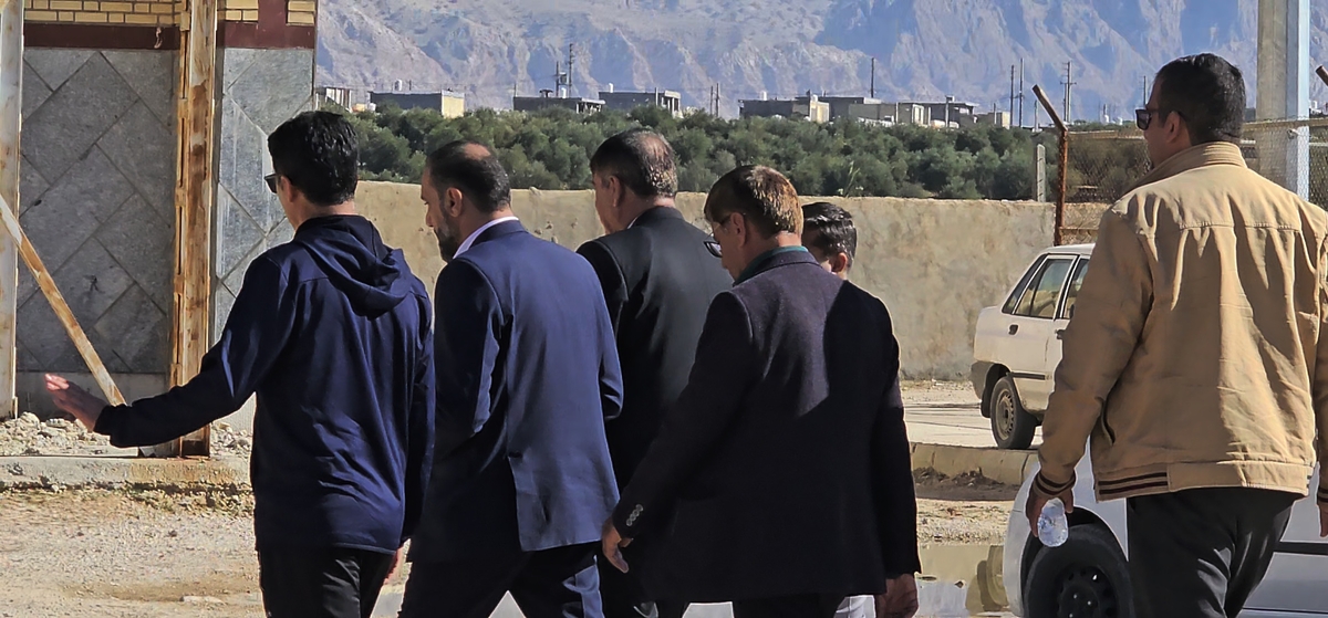 دهقان مدیرکل ورزش استان وخوبی مفاون توسعه وهیئت همراه امروزپنج شنیه ازپروژه های ورزشی شهرستان دیدن کردن