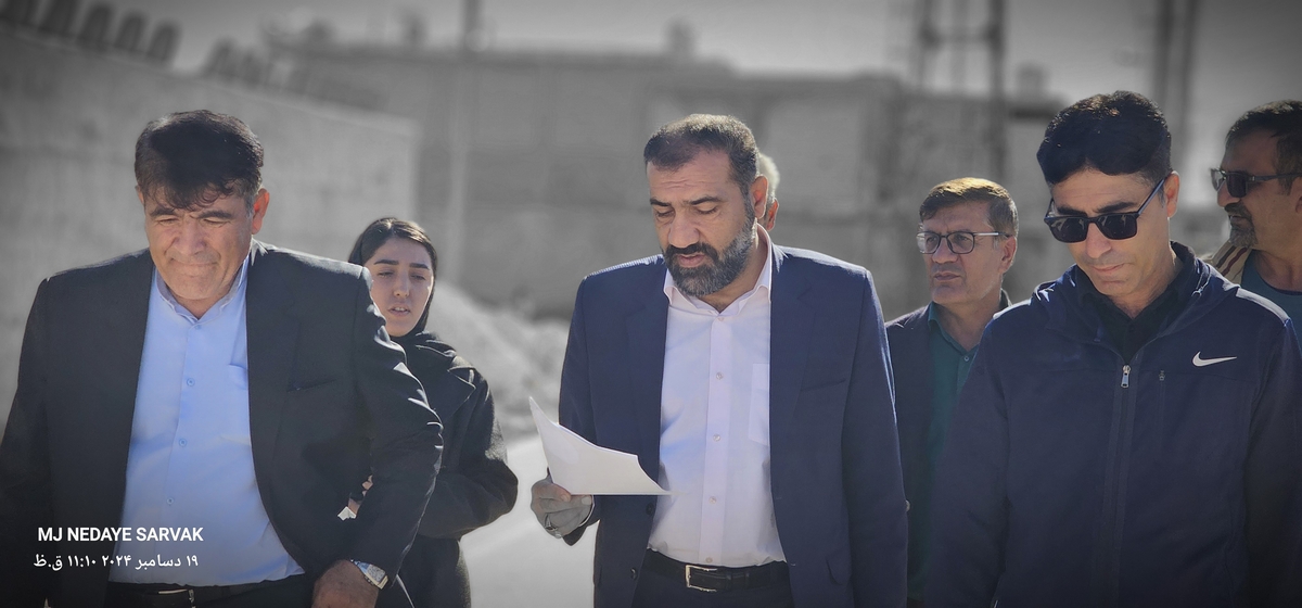 دهقان مدیرکل ورزش استان وخوبی مفاون توسعه وهیئت همراه امروزپنج شنیه ازپروژه های ورزشی شهرستان دیدن کردن