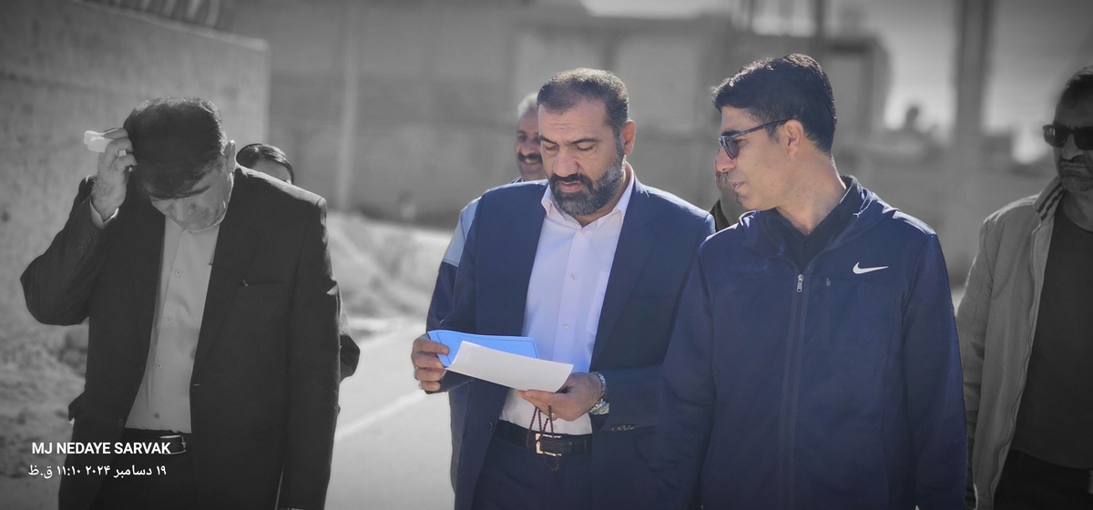 دهقان مدیرکل ورزش استان وخوبی مفاون توسعه وهیئت همراه امروزپنج شنیه ازپروژه های ورزشی شهرستان دیدن کردن