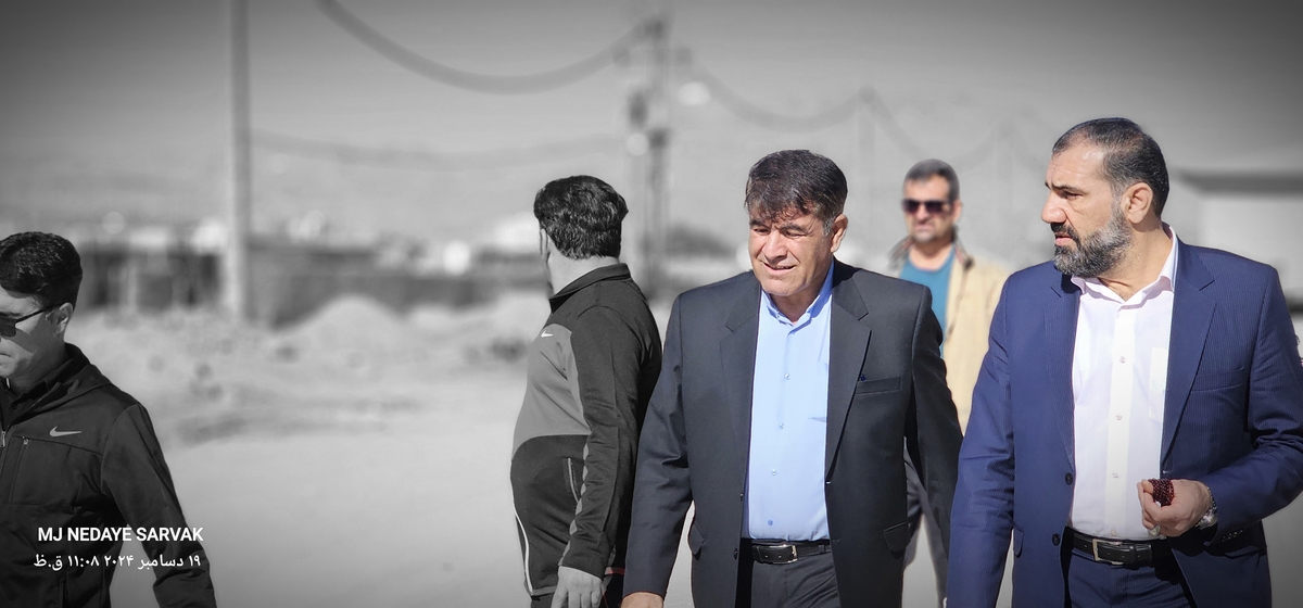 دهقان مدیرکل ورزش استان وخوبی مفاون توسعه وهیئت همراه امروزپنج شنیه ازپروژه های ورزشی شهرستان دیدن کردن