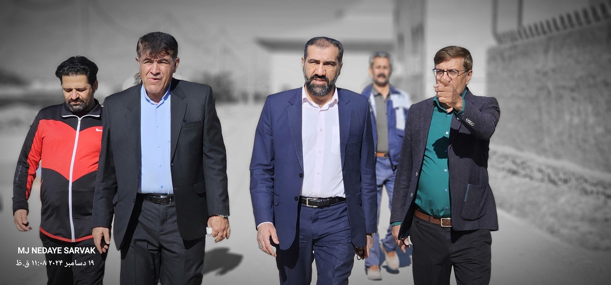 دهقان مدیرکل ورزش استان وخوبی مفاون توسعه وهیئت همراه امروزپنج شنیه ازپروژه های ورزشی شهرستان دیدن کردن