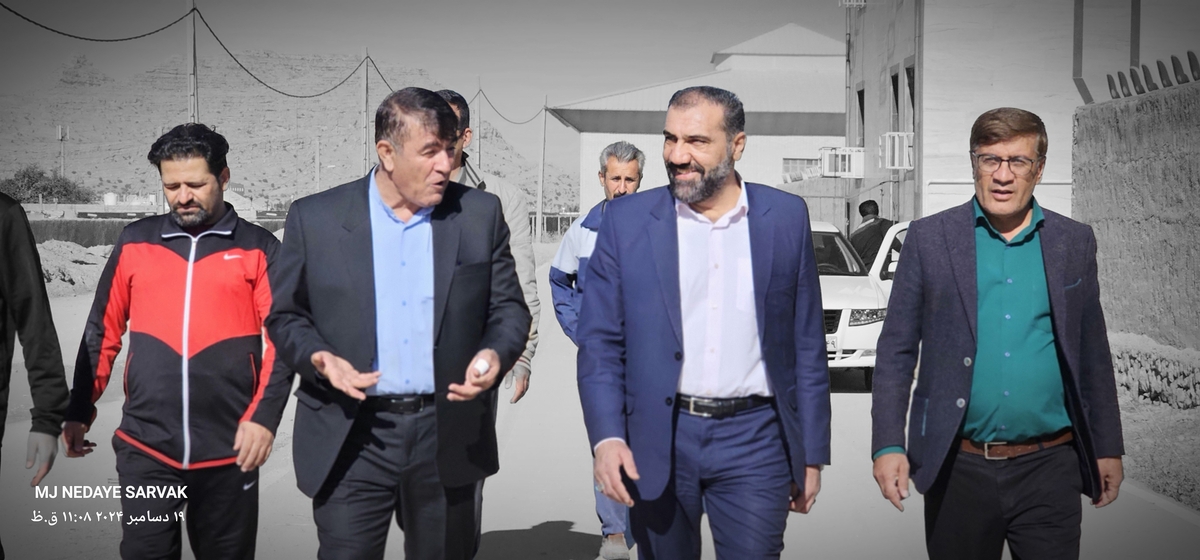 دهقان مدیرکل ورزش استان وخوبی مفاون توسعه وهیئت همراه امروزپنج شنیه ازپروژه های ورزشی شهرستان دیدن کردن