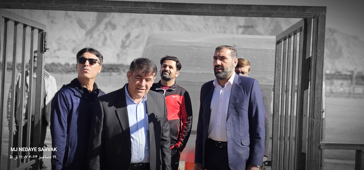 دهقان مدیرکل ورزش استان وخوبی مفاون توسعه وهیئت همراه امروزپنج شنیه ازپروژه های ورزشی شهرستان دیدن کردن