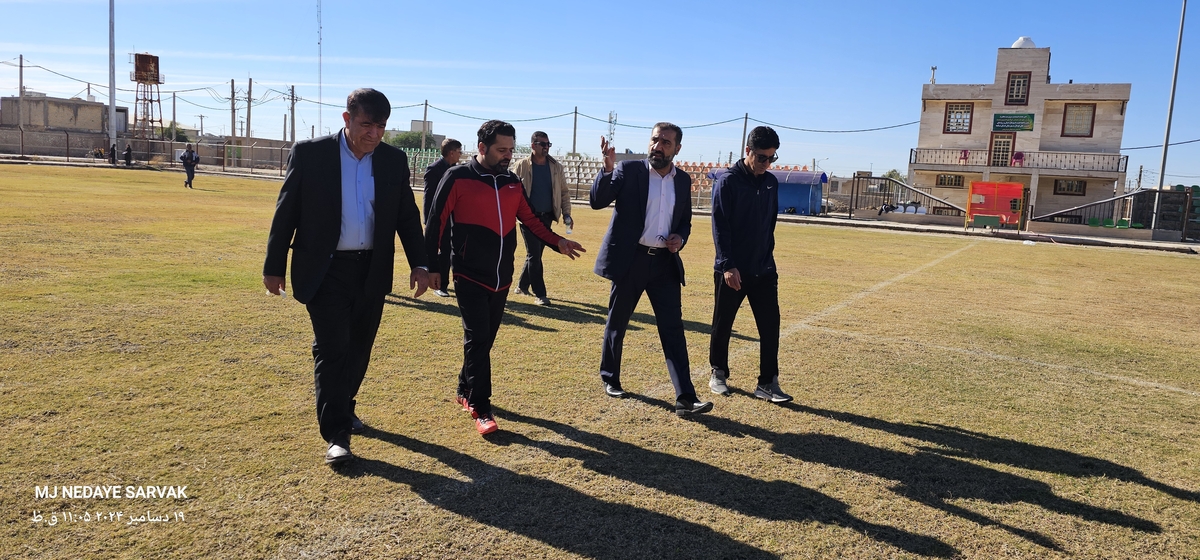 دهقان مدیرکل ورزش استان وخوبی مفاون توسعه وهیئت همراه امروزپنج شنیه ازپروژه های ورزشی شهرستان دیدن کردن