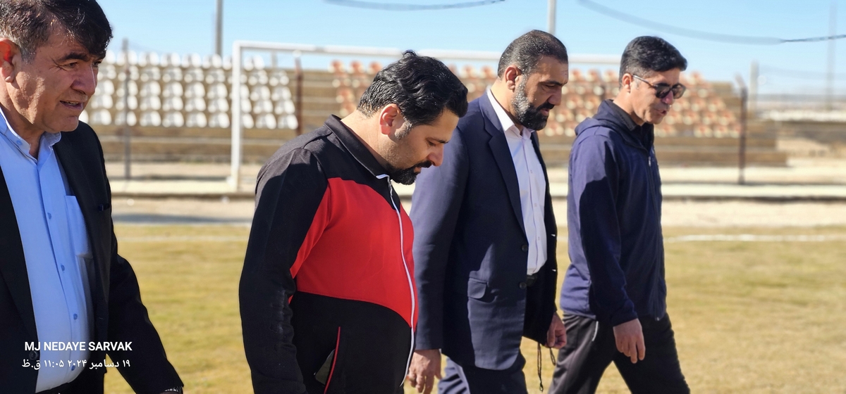 دهقان مدیرکل ورزش استان وخوبی مفاون توسعه وهیئت همراه امروزپنج شنیه ازپروژه های ورزشی شهرستان دیدن کردن