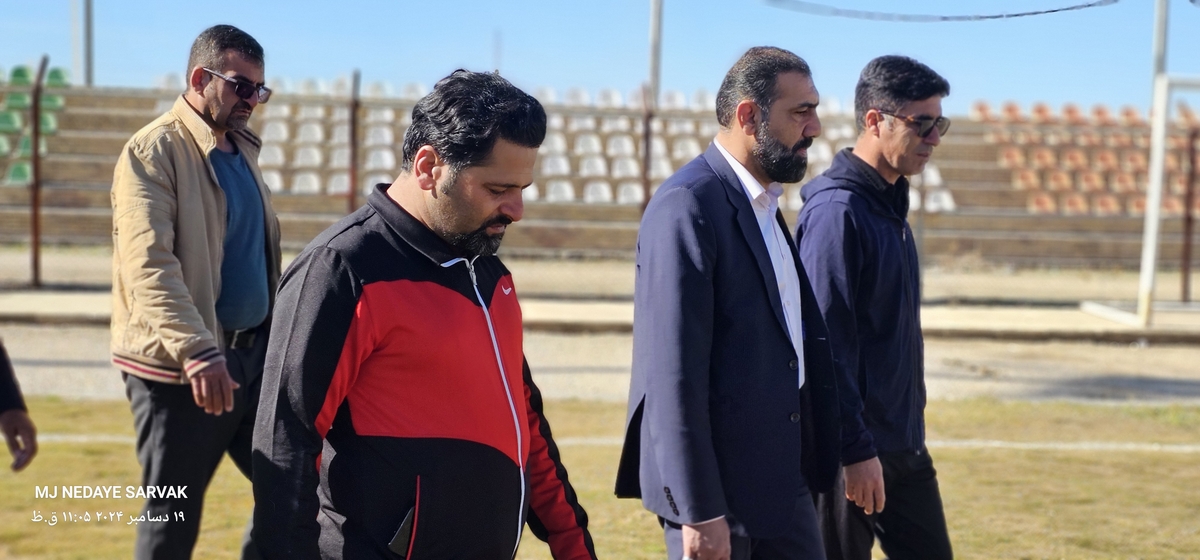 دهقان مدیرکل ورزش استان وخوبی مفاون توسعه وهیئت همراه امروزپنج شنیه ازپروژه های ورزشی شهرستان دیدن کردن