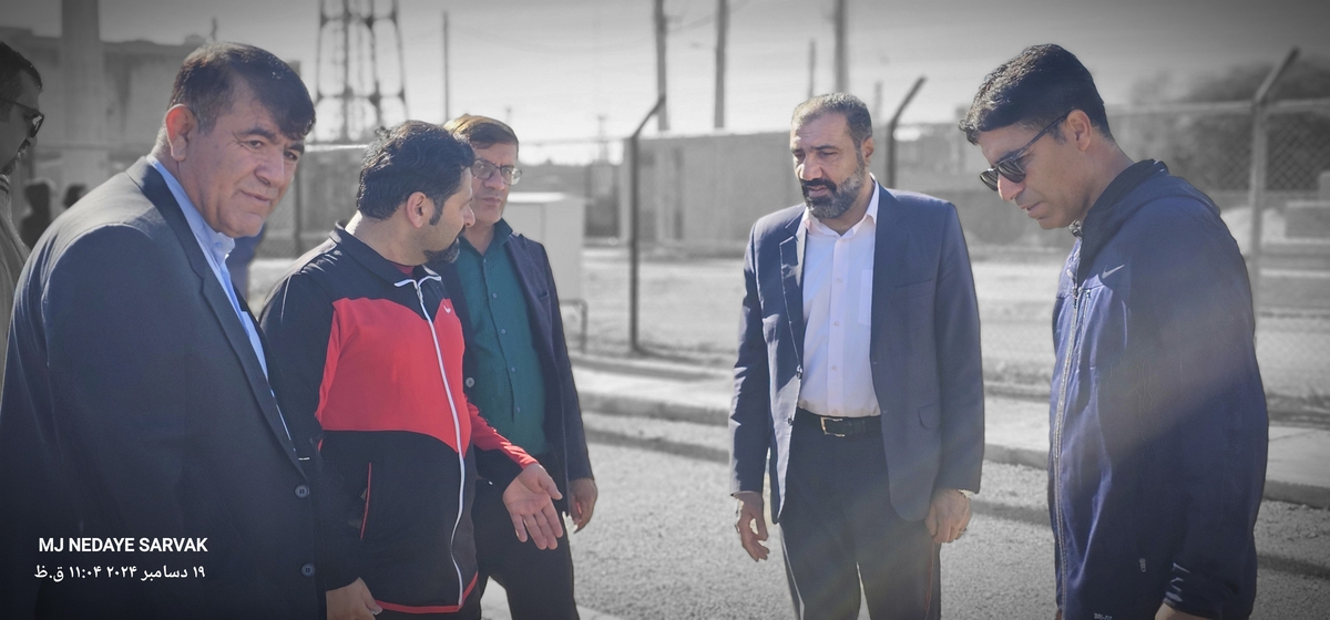 دهقان مدیرکل ورزش استان وخوبی مفاون توسعه وهیئت همراه امروزپنج شنیه ازپروژه های ورزشی شهرستان دیدن کردن