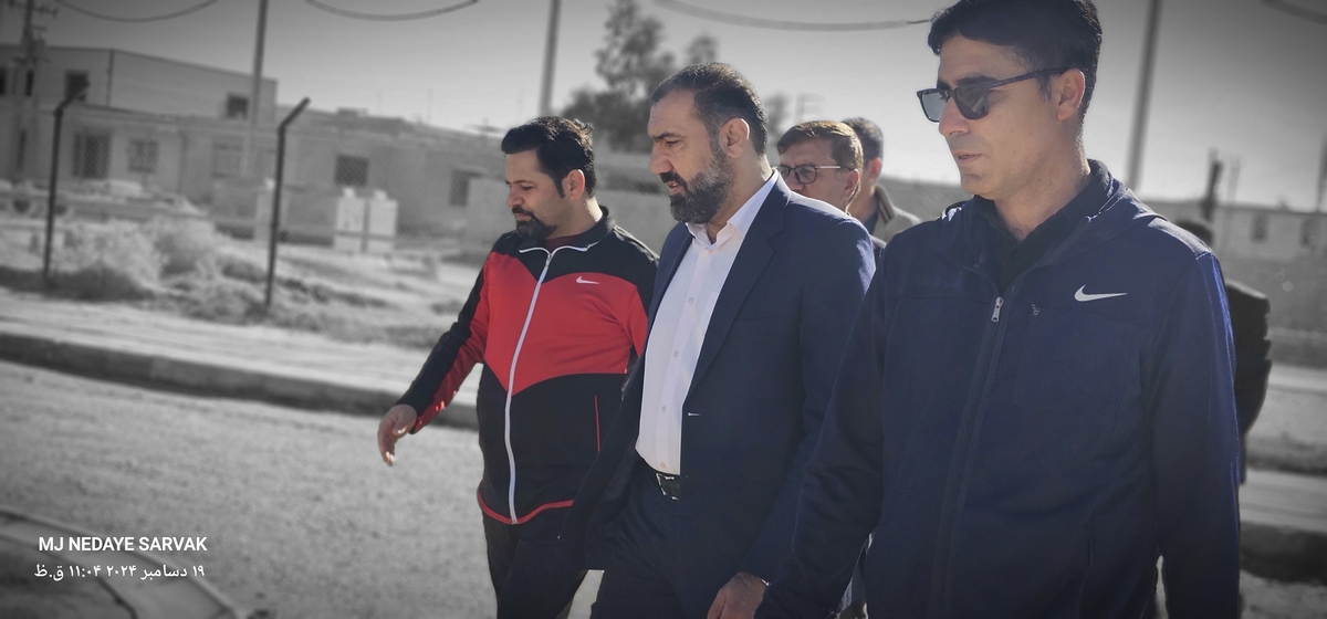 دهقان مدیرکل ورزش استان وخوبی مفاون توسعه وهیئت همراه امروزپنج شنیه ازپروژه های ورزشی شهرستان دیدن کردن