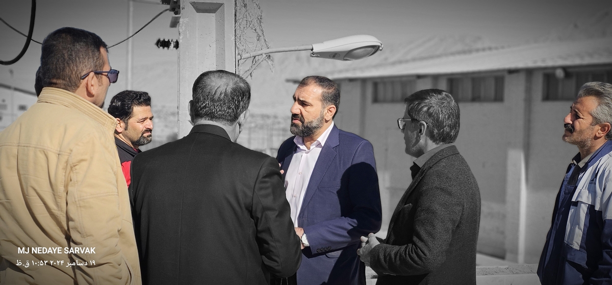 دهقان مدیرکل ورزش استان وخوبی مفاون توسعه وهیئت همراه امروزپنج شنیه ازپروژه های ورزشی شهرستان دیدن کردن