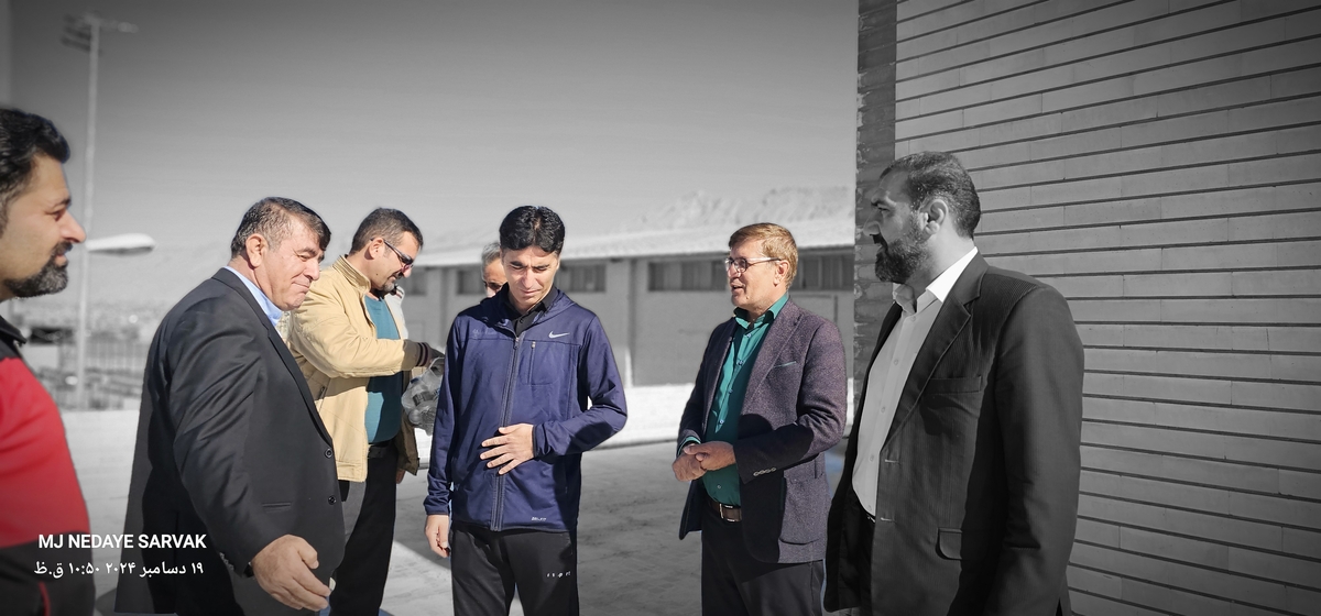 دهقان مدیرکل ورزش استان وخوبی مفاون توسعه وهیئت همراه امروزپنج شنیه ازپروژه های ورزشی شهرستان دیدن کردن