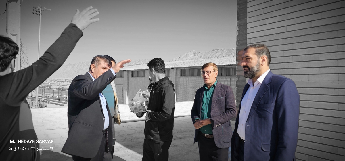 دهقان مدیرکل ورزش استان وخوبی مفاون توسعه وهیئت همراه امروزپنج شنیه ازپروژه های ورزشی شهرستان دیدن کردن
