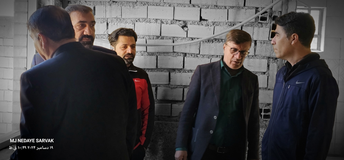 دهقان مدیرکل ورزش استان وخوبی مفاون توسعه وهیئت همراه امروزپنج شنیه ازپروژه های ورزشی شهرستان دیدن کردن