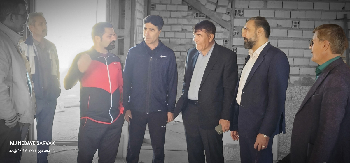 دهقان مدیرکل ورزش استان وخوبی مفاون توسعه وهیئت همراه امروزپنج شنیه ازپروژه های ورزشی شهرستان دیدن کردن