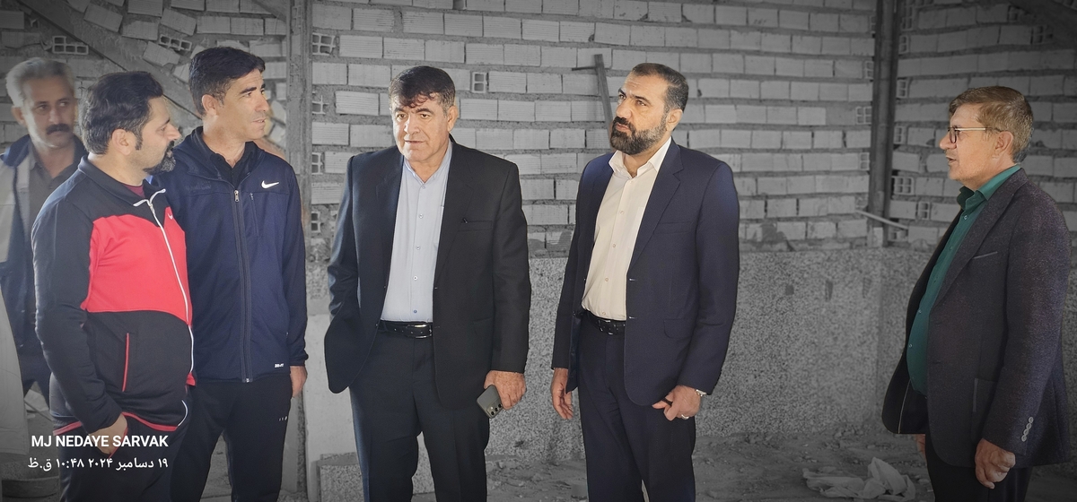دهقان مدیرکل ورزش استان وخوبی مفاون توسعه وهیئت همراه امروزپنج شنیه ازپروژه های ورزشی شهرستان دیدن کردن