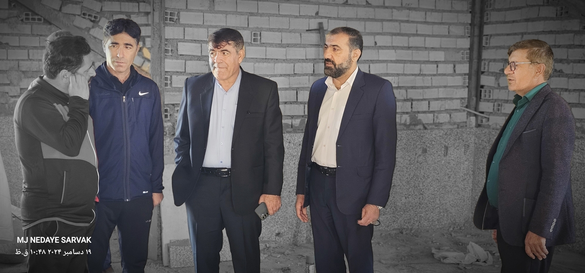 دهقان مدیرکل ورزش استان وخوبی مفاون توسعه وهیئت همراه امروزپنج شنیه ازپروژه های ورزشی شهرستان دیدن کردن