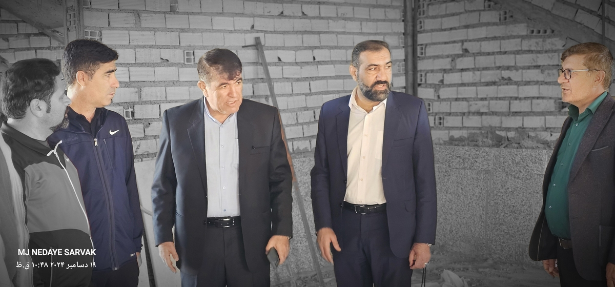 دهقان مدیرکل ورزش استان وخوبی مفاون توسعه وهیئت همراه امروزپنج شنیه ازپروژه های ورزشی شهرستان دیدن کردن