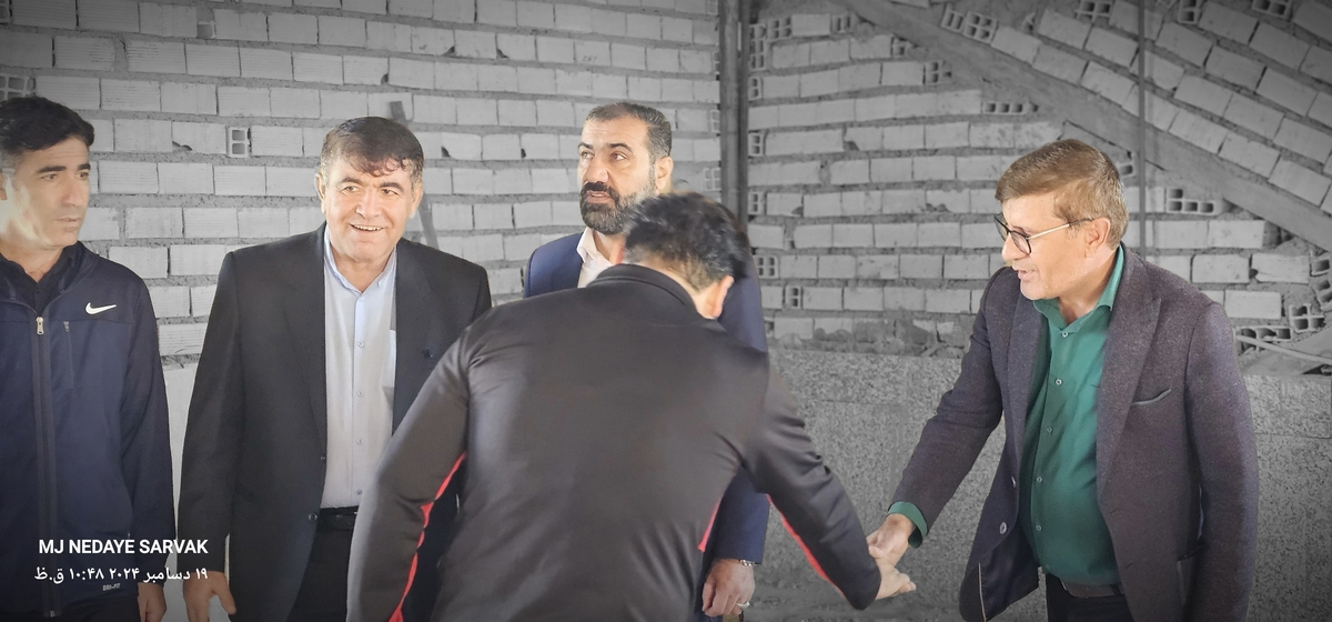 دهقان مدیرکل ورزش استان وخوبی مفاون توسعه وهیئت همراه امروزپنج شنیه ازپروژه های ورزشی شهرستان دیدن کردن
