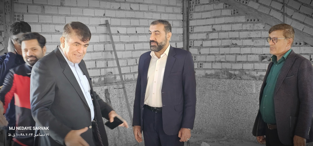 دهقان مدیرکل ورزش استان وخوبی مفاون توسعه وهیئت همراه امروزپنج شنیه ازپروژه های ورزشی شهرستان دیدن کردن
