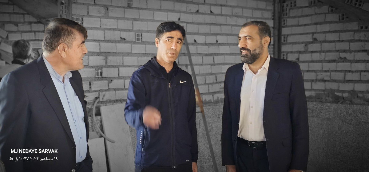دهقان مدیرکل ورزش استان وخوبی مفاون توسعه وهیئت همراه امروزپنج شنیه ازپروژه های ورزشی شهرستان دیدن کردن