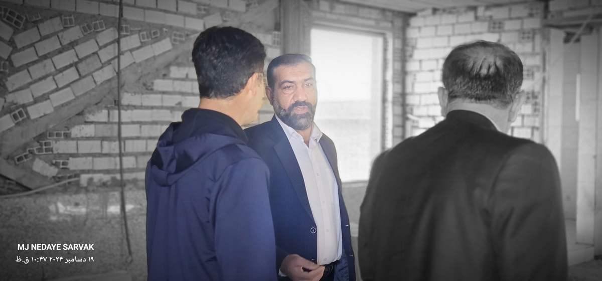 دهقان مدیرکل ورزش استان وخوبی مفاون توسعه وهیئت همراه امروزپنج شنیه ازپروژه های ورزشی شهرستان دیدن کردن