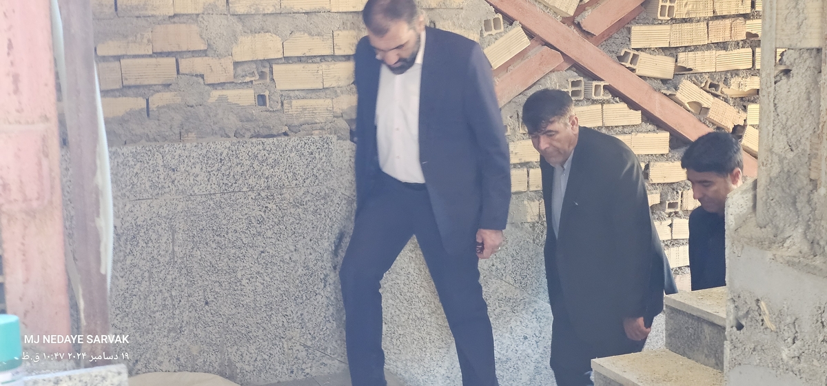 دهقان مدیرکل ورزش استان وخوبی مفاون توسعه وهیئت همراه امروزپنج شنیه ازپروژه های ورزشی شهرستان دیدن کردن