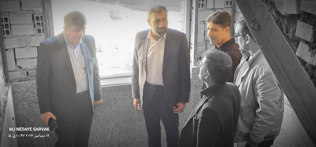 دهقان مدیرکل ورزش استان وخوبی مفاون توسعه وهیئت همراه امروزپنج شنیه ازپروژه های ورزشی شهرستان دیدن کردن