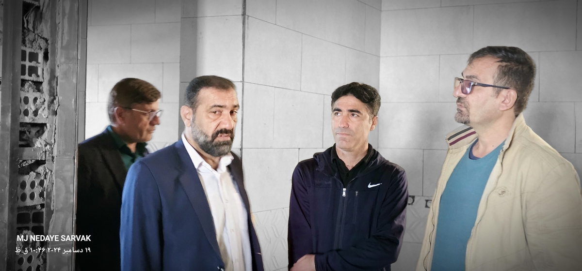 دهقان مدیرکل ورزش استان وخوبی مفاون توسعه وهیئت همراه امروزپنج شنیه ازپروژه های ورزشی شهرستان دیدن کردن
