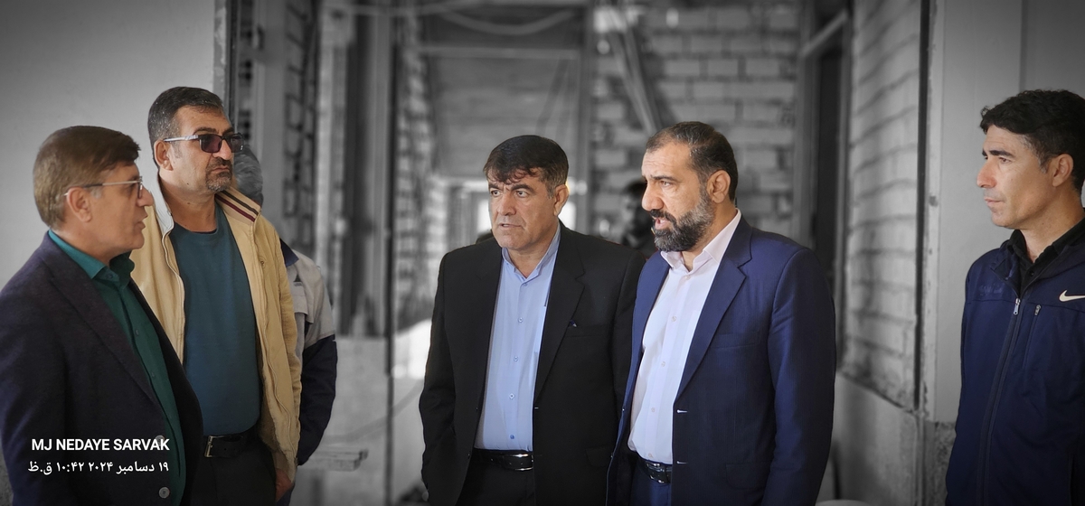 دهقان مدیرکل ورزش استان وخوبی مفاون توسعه وهیئت همراه امروزپنج شنیه ازپروژه های ورزشی شهرستان دیدن کردن