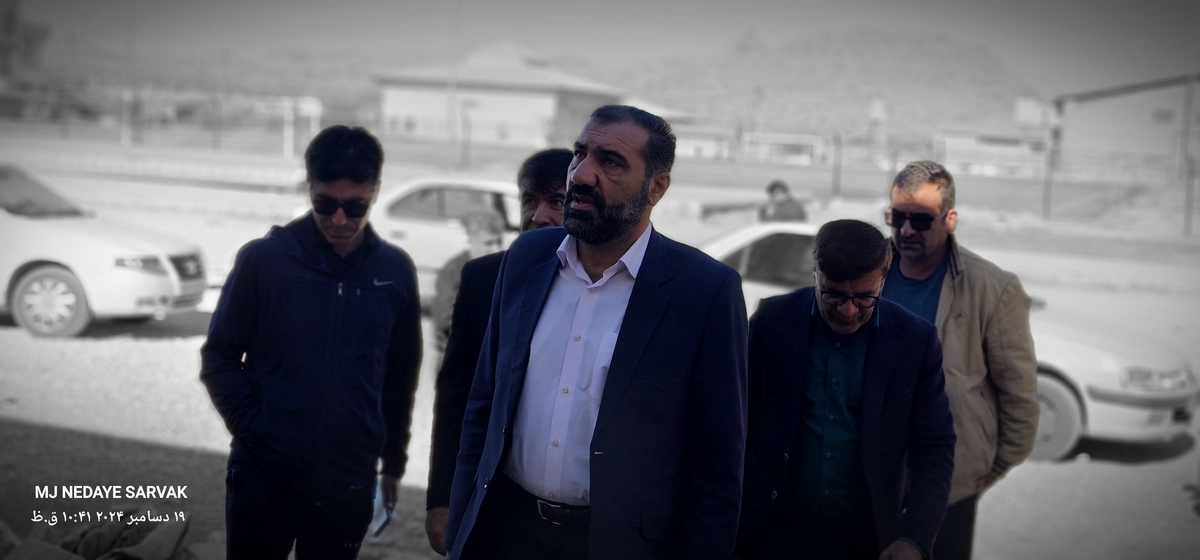 دهقان مدیرکل ورزش استان وخوبی مفاون توسعه وهیئت همراه امروزپنج شنیه ازپروژه های ورزشی شهرستان دیدن کردن