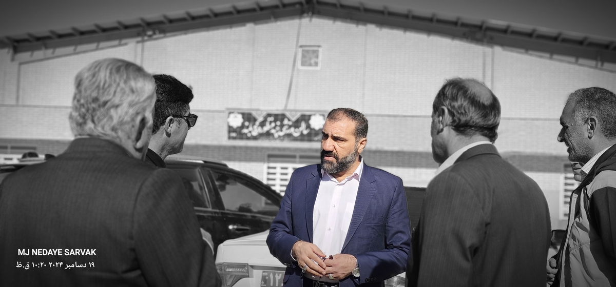 دهقان مدیرکل ورزش استان وخوبی مفاون توسعه وهیئت همراه امروزپنج شنیه ازپروژه های ورزشی شهرستان دیدن کردن