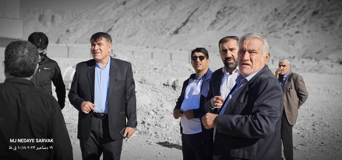 دهقان مدیرکل ورزش استان وخوبی مفاون توسعه وهیئت همراه امروزپنج شنیه ازپروژه های ورزشی شهرستان دیدن کردن