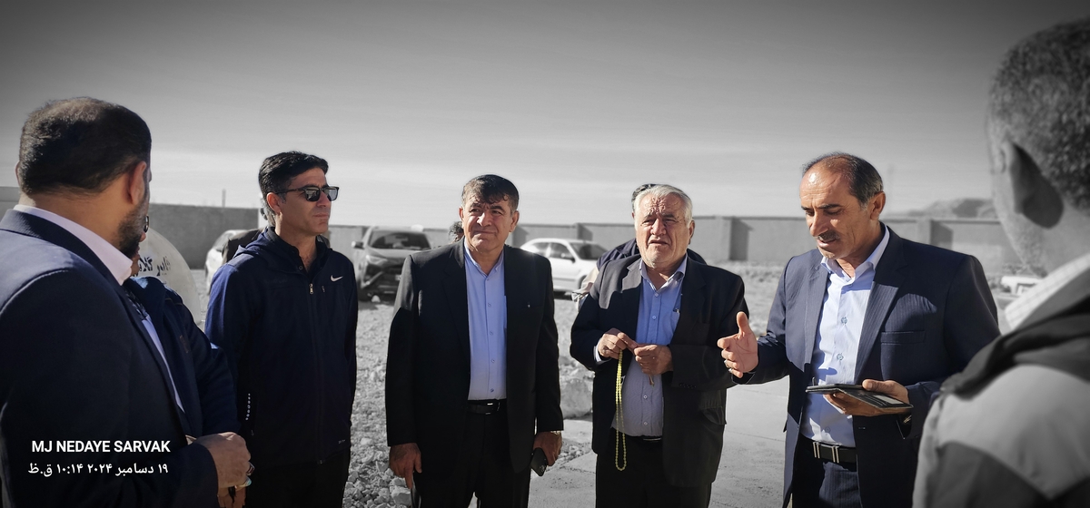دهقان مدیرکل ورزش استان وخوبی مفاون توسعه وهیئت همراه امروزپنج شنیه ازپروژه های ورزشی شهرستان دیدن کردن