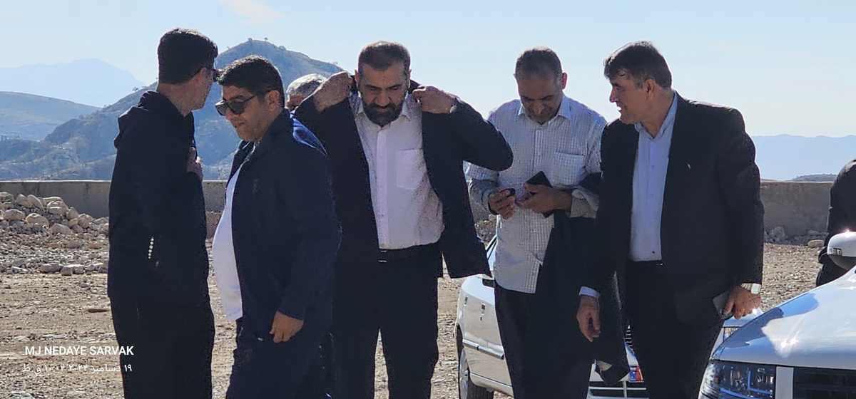 دهقان مدیرکل ورزش استان وخوبی مفاون توسعه وهیئت همراه امروزپنج شنیه ازپروژه های ورزشی شهرستان دیدن کردن