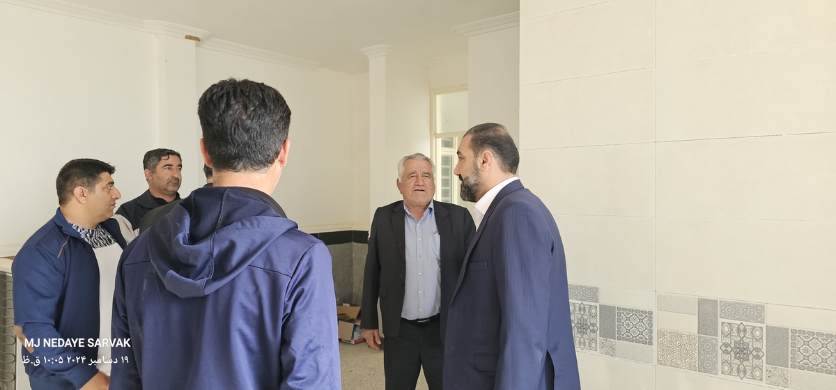 دهقان مدیرکل ورزش استان وخوبی مفاون توسعه وهیئت همراه امروزپنج شنیه ازپروژه های ورزشی شهرستان دیدن کردن