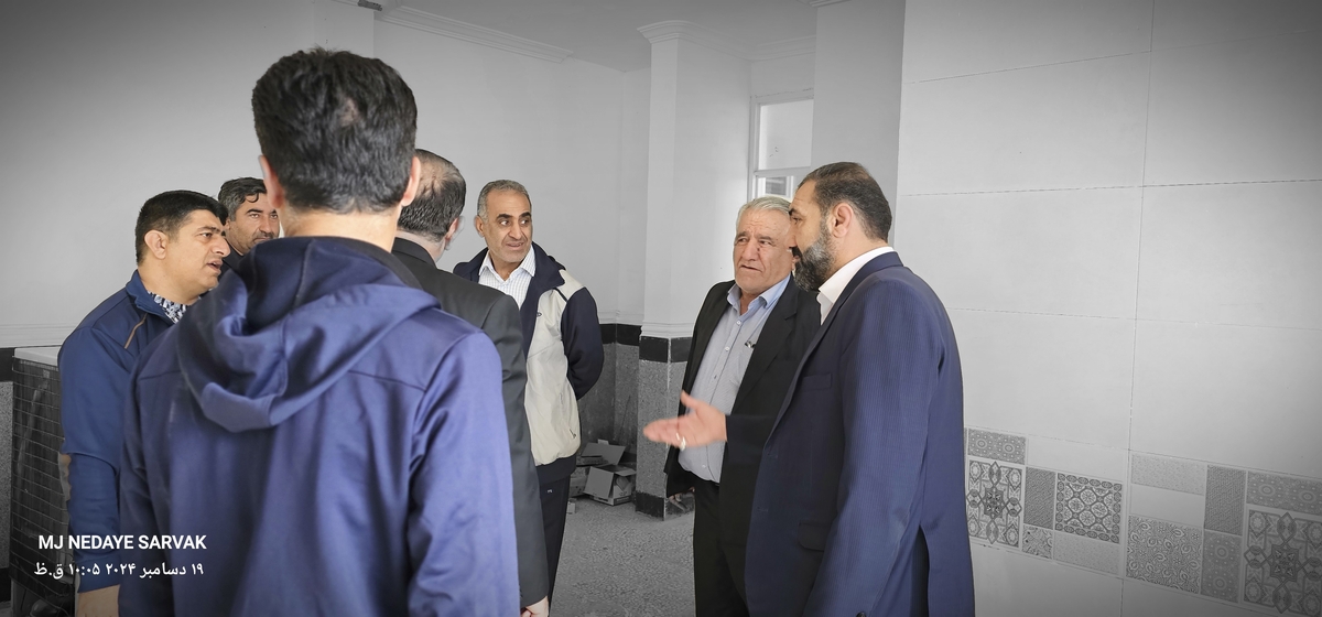 دهقان مدیرکل ورزش استان وخوبی مفاون توسعه وهیئت همراه امروزپنج شنیه ازپروژه های ورزشی شهرستان دیدن کردن