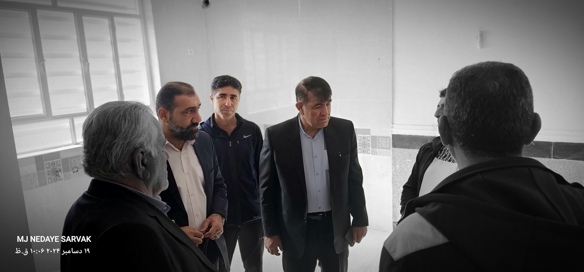 دهقان مدیرکل ورزش استان وخوبی مفاون توسعه وهیئت همراه امروزپنج شنیه ازپروژه های ورزشی شهرستان دیدن کردن