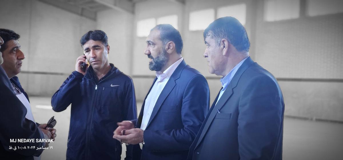 دهقان مدیرکل ورزش استان وخوبی مفاون توسعه وهیئت همراه امروزپنج شنیه ازپروژه های ورزشی شهرستان دیدن کردن
