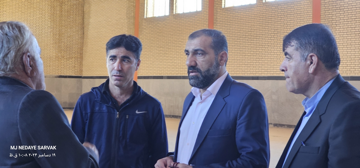 دهقان مدیرکل ورزش استان وخوبی مفاون توسعه وهیئت همراه امروزپنج شنیه ازپروژه های ورزشی شهرستان دیدن کردن