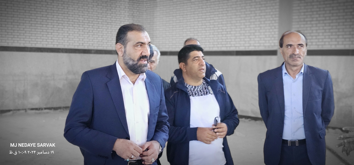 دهقان مدیرکل ورزش استان وخوبی مفاون توسعه وهیئت همراه امروزپنج شنیه ازپروژه های ورزشی شهرستان دیدن کردن