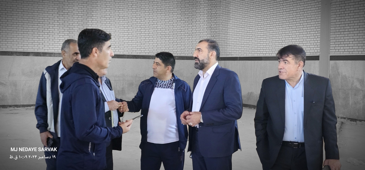 دهقان مدیرکل ورزش استان وخوبی مفاون توسعه وهیئت همراه امروزپنج شنیه ازپروژه های ورزشی شهرستان دیدن کردن