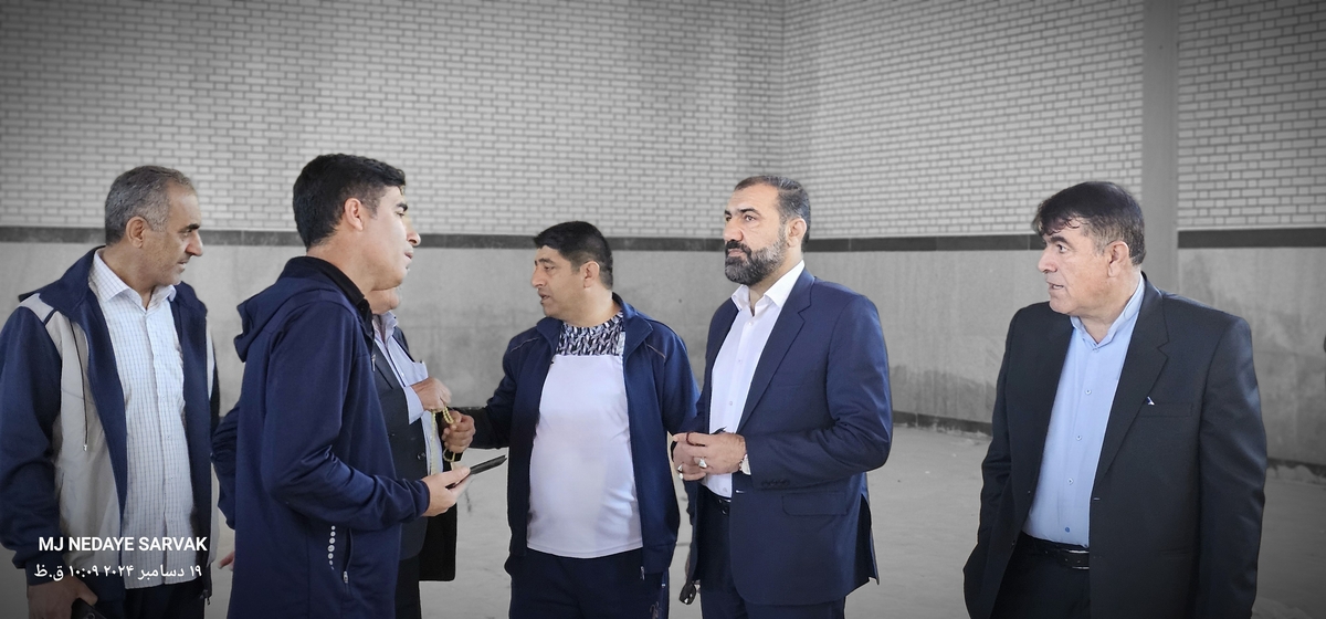 دهقان مدیرکل ورزش استان وخوبی مفاون توسعه وهیئت همراه امروزپنج شنیه ازپروژه های ورزشی شهرستان دیدن کردن