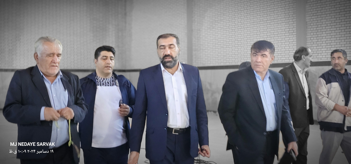 دهقان مدیرکل ورزش استان وخوبی مفاون توسعه وهیئت همراه امروزپنج شنیه ازپروژه های ورزشی شهرستان دیدن کردن