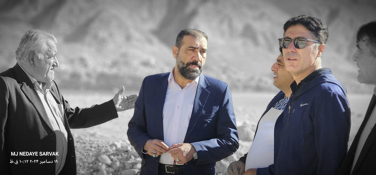 دهقان مدیرکل ورزش استان وخوبی مفاون توسعه وهیئت همراه امروزپنج شنیه ازپروژه های ورزشی شهرستان دیدن کردن