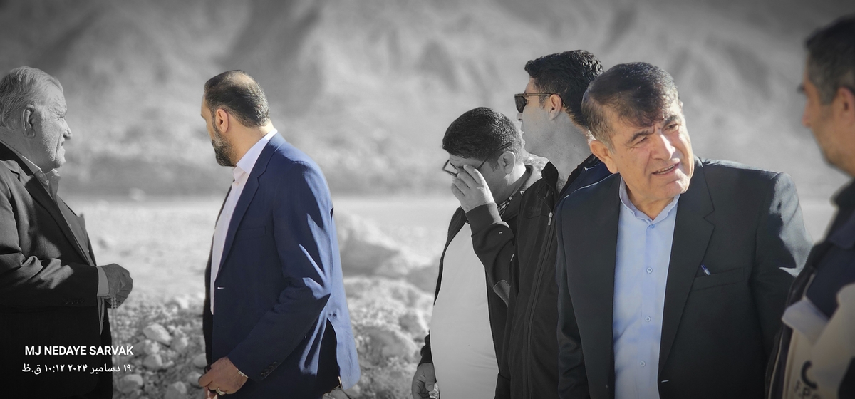 دهقان مدیرکل ورزش استان وخوبی مفاون توسعه وهیئت همراه امروزپنج شنیه ازپروژه های ورزشی شهرستان دیدن کردن