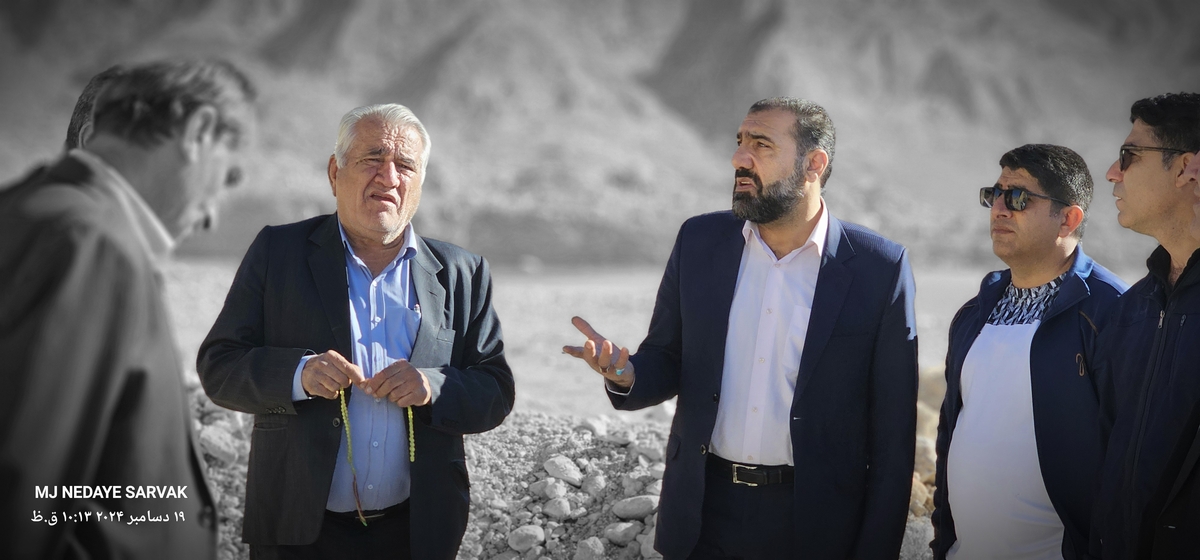 دهقان مدیرکل ورزش استان وخوبی مفاون توسعه وهیئت همراه امروزپنج شنیه ازپروژه های ورزشی شهرستان دیدن کردن