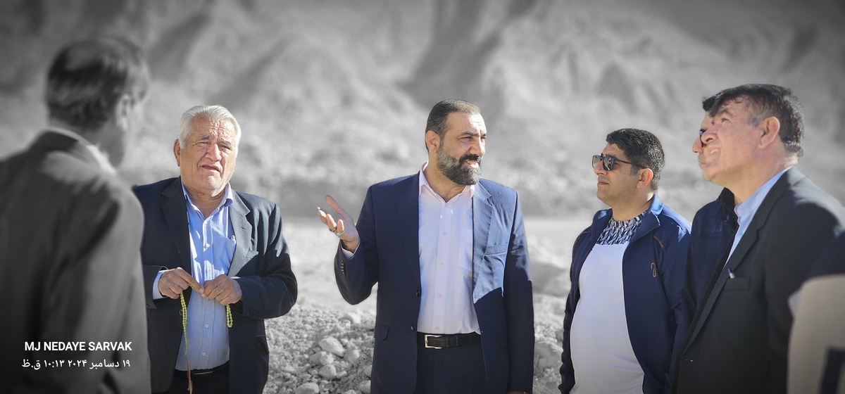 دهقان مدیرکل ورزش استان وخوبی مفاون توسعه وهیئت همراه امروزپنج شنیه ازپروژه های ورزشی شهرستان دیدن کردن