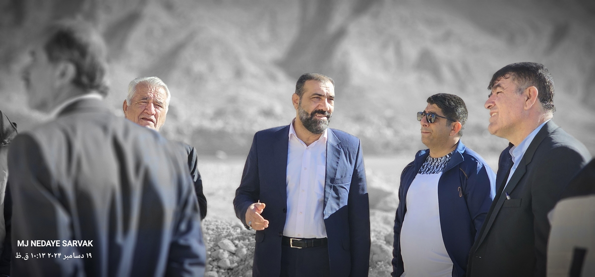 دهقان مدیرکل ورزش استان وخوبی مفاون توسعه وهیئت همراه امروزپنج شنیه ازپروژه های ورزشی شهرستان دیدن کردن