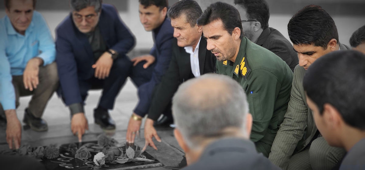 خبرنگاران شهرستان بهمئی درروزخبرنگاربرمزارشهیدان تجدیدمیثاق کردند