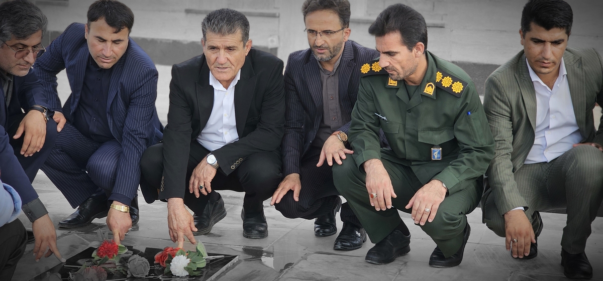 خبرنگاران شهرستان بهمئی درروزخبرنگاربرمزارشهیدان تجدیدمیثاق کردند